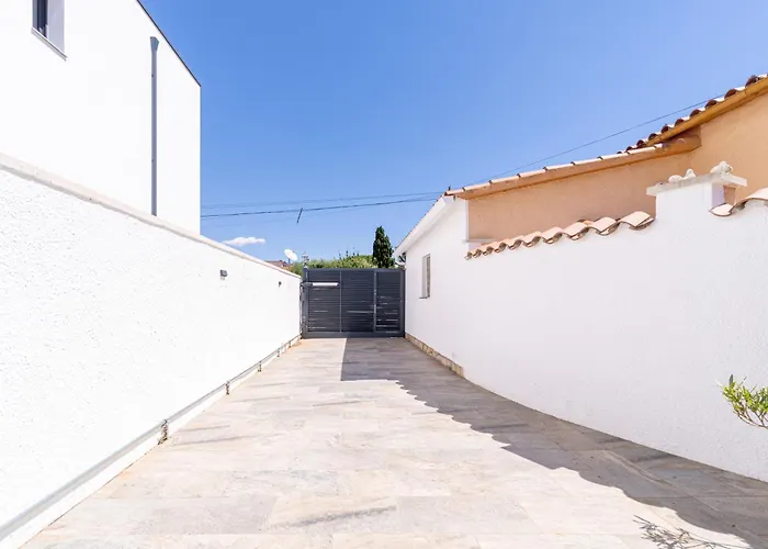 Apart-rent Casa Alberes 0080 * Empuriabrava